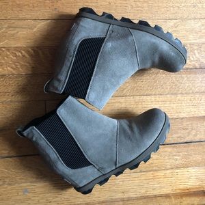 Like NEW Sorel Suede Ankle Wedge Boots - size 8